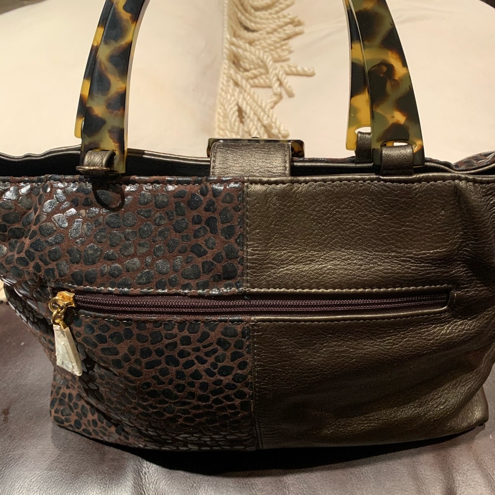 Paris Handbags, New York Genuine leather embossed handbag - Picture 5 of 13